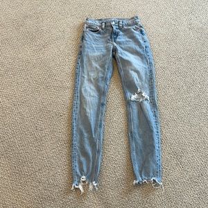 American Eagle Woman’s stretch 90’s skinny Jean. Size 000